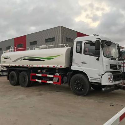 城市清潔衛(wèi)士 重汽灑水車與洗掃車的功能與應(yīng)用